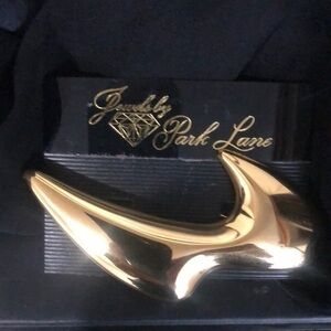 VINTAGE PARKLANE BROOCH great gift idea!